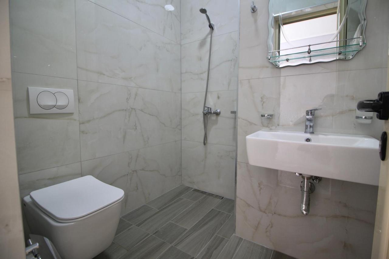 Vision 4 Ksamil Villa Apartments&Rooms Esterno foto