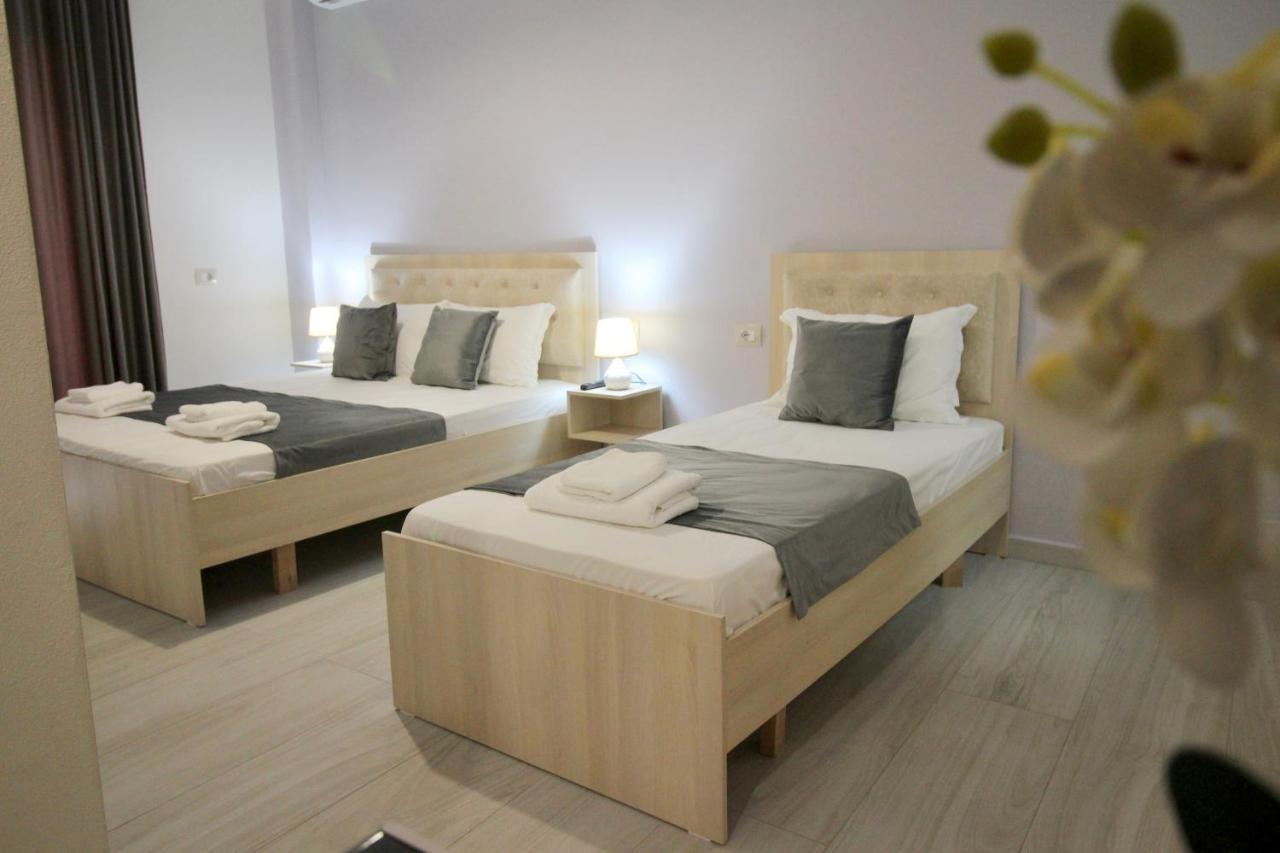 Vision 4 Ksamil Villa Apartments&Rooms Esterno foto
