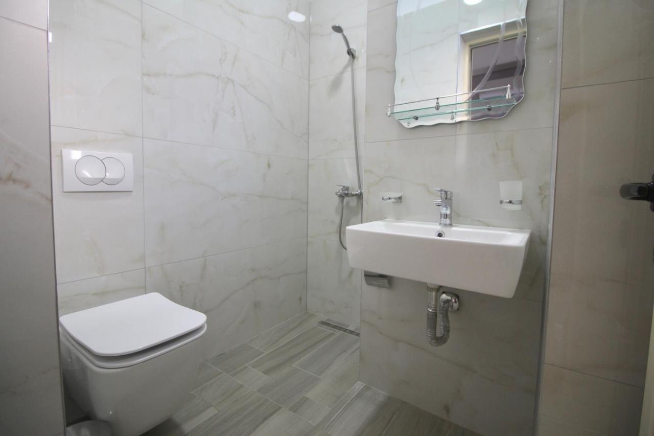 Vision 4 Ksamil Villa Apartments&Rooms Esterno foto