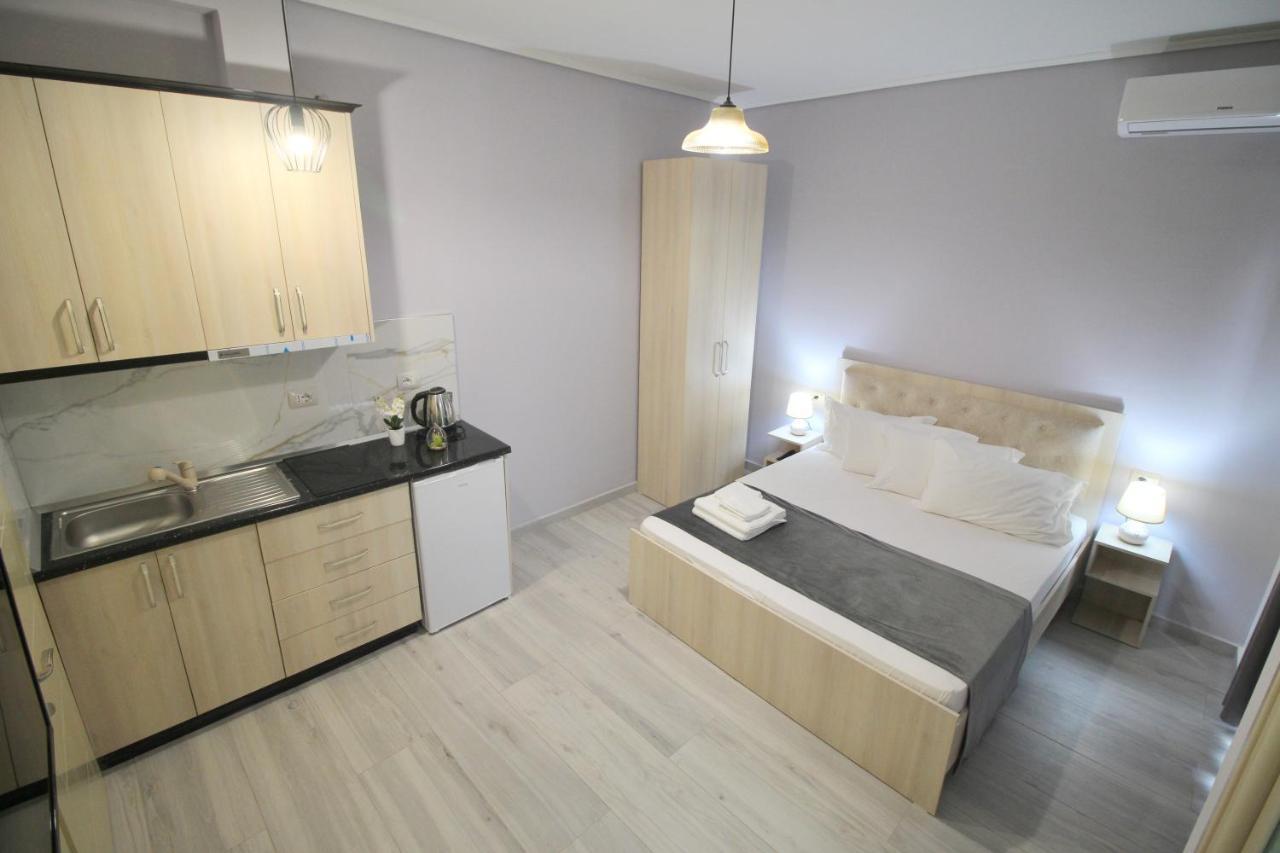 Vision 4 Ksamil Villa Apartments&Rooms Esterno foto
