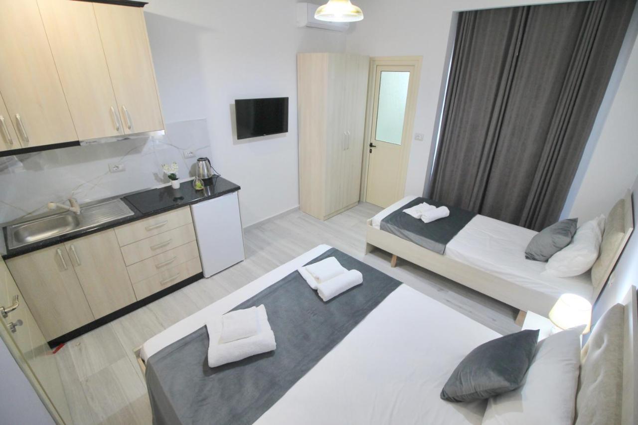 Vision 4 Ksamil Villa Apartments&Rooms Esterno foto