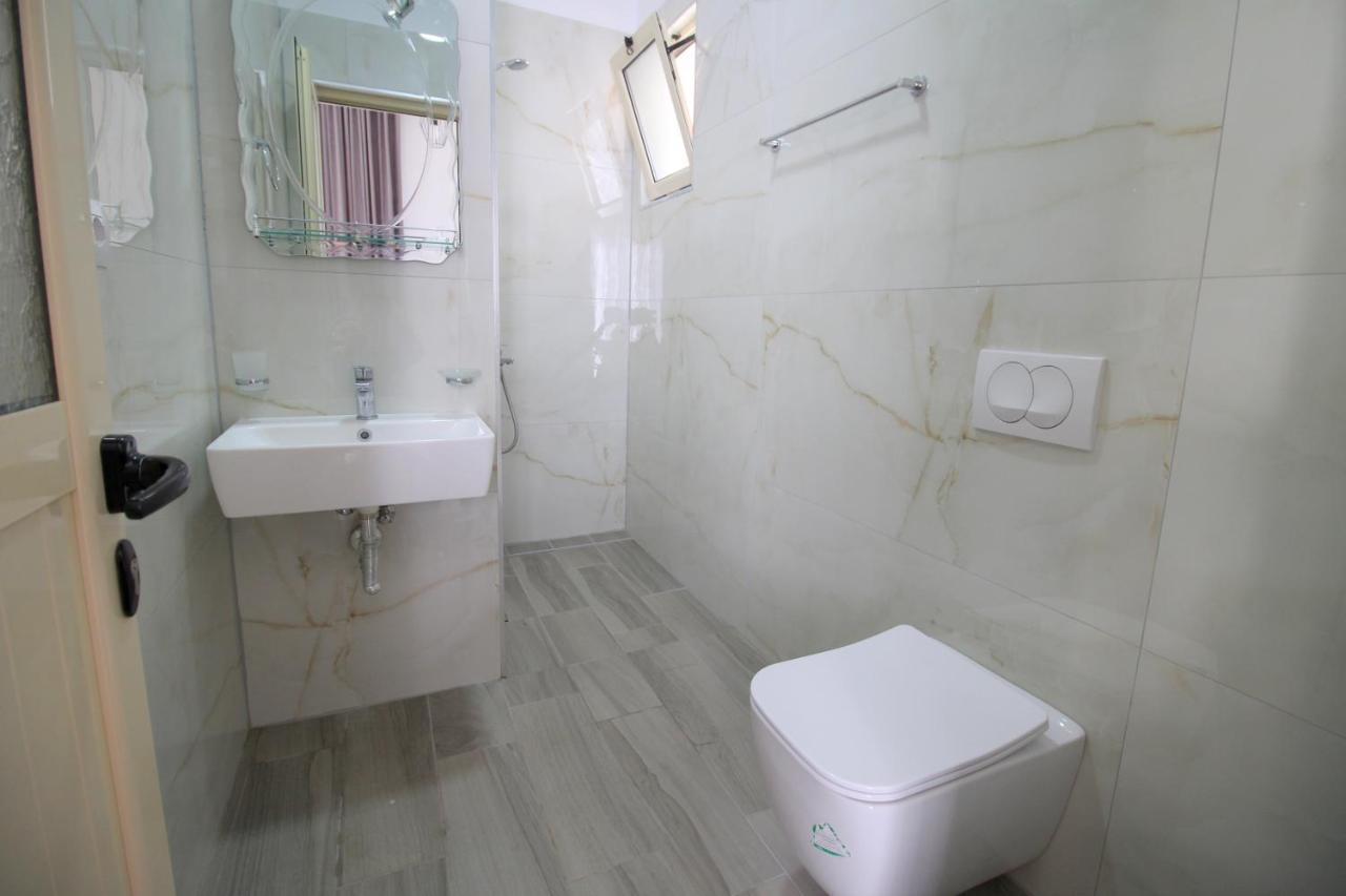 Vision 4 Ksamil Villa Apartments&Rooms Esterno foto