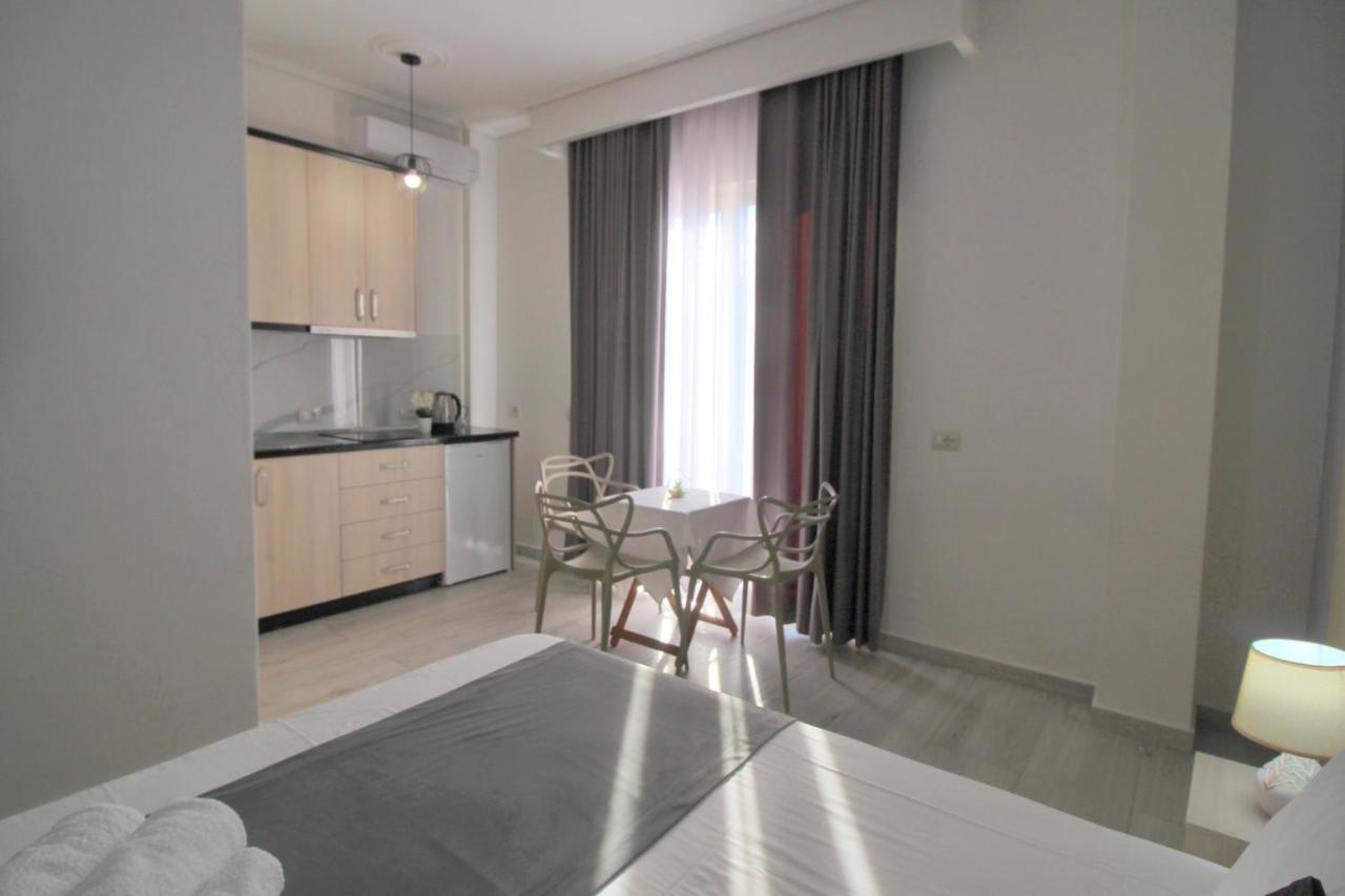 Vision 4 Ksamil Villa Apartments&Rooms Esterno foto