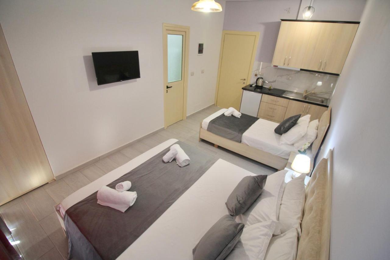 Vision 4 Ksamil Villa Apartments&Rooms Esterno foto